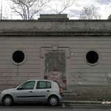 � l�edificio pi� antico di tutto il lungomare di ponente, ma anche quello pi� piccolo e malmesso. Parliamo di quel minuto e inutilizzato fabbricato grigio che sorge su corso Vittorio Veneto...